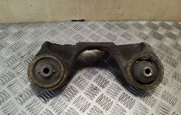 Suzuki Grand Vitara II Rear differential/diff mount bracket 
