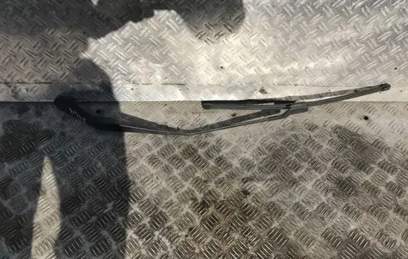 Volvo S80 Front wiper blade arm