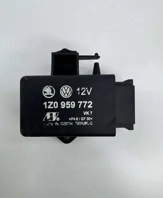 Volkswagen Touran I Seat heating relay 1Z0959772