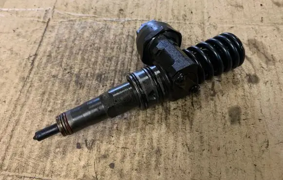 Skoda Octavia Mk2 (1Z) Fuel injector 038130073AG