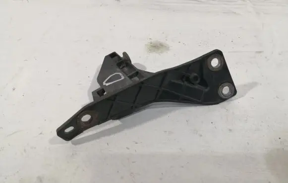 Audi A4 S4 B7 8E 8H Front bumper mounting bracket