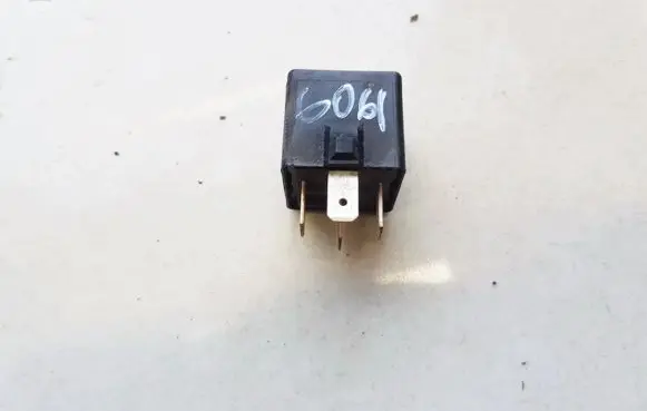Mitsubishi Space Star Other relay MB953381 V23134-B52-X240