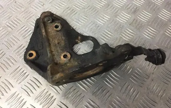 Volvo S70 V70 V70 XC Engine mounting bracket 074130147c
