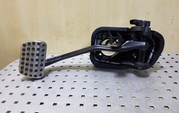 Mercedes-Benz GLC X253 C253 Brake pedal A2052920415 A2052920100