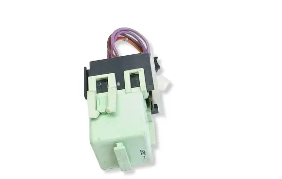 BMW 5 E39 Other relay 8373700 V23134K59X312