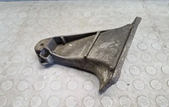BMW 5 E39 Engine mounting bracket 6753362 6752648 2211