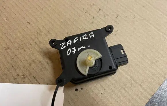Opel Zafira B Air flap motor/actuator 309372700 D81129015181