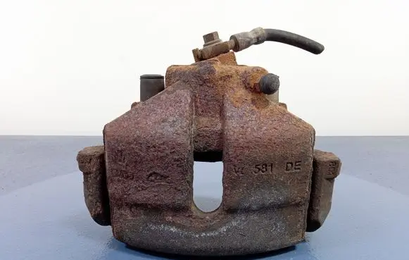Volkswagen Golf IV Front brake caliper