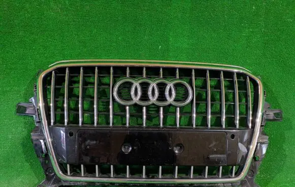 Audi Q5 SQ5 Front bumper upper radiator grill 8R0853651R