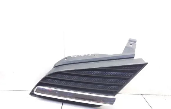 Nissan Primera Front bumper upper radiator grill 62330AU300