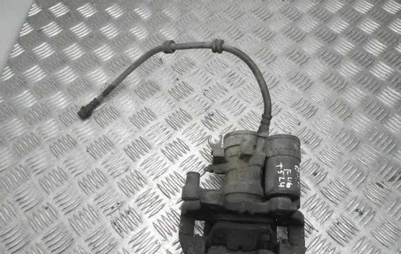 BMW 2 F46 Rear brake caliper 6883028 VD21172