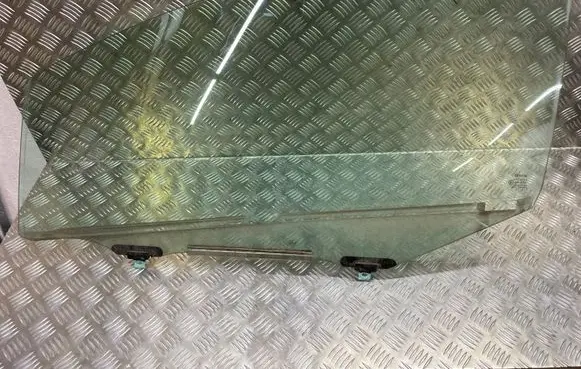 Toyota Yaris Front door window/glass (coupe) 