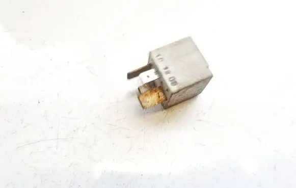 Volkswagen PASSAT B5.5 Other relay 8D0951253A 370
