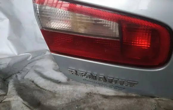 Tailgate rear/tail lights