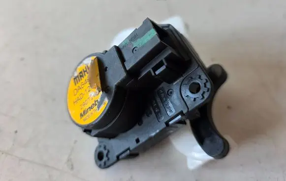 Opel Astra K Air flap motor/actuator DA646001