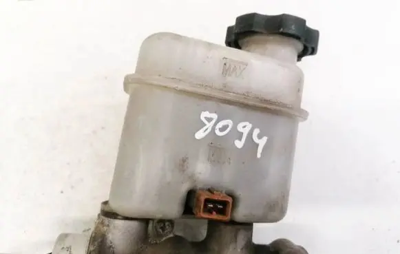 Hyundai Santa Fe Brake fluid reservoir 
