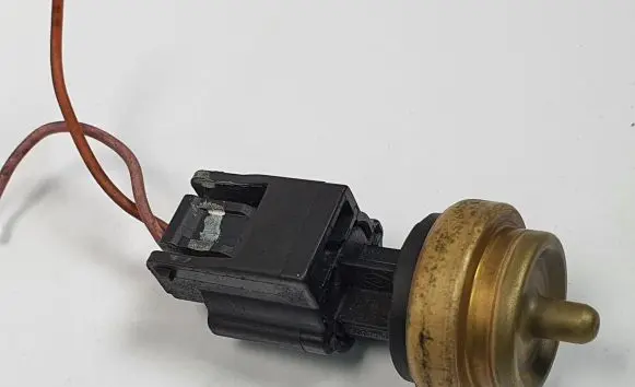 Renault Koleos I Coolant temperature sensor 650777A