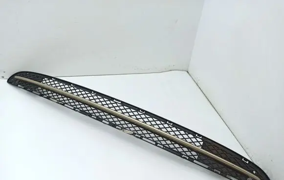 Mercedes-Benz C W203 Front bumper lower grill A2038851323