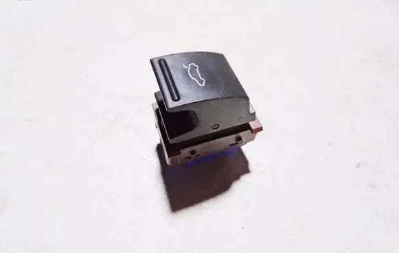 Volkswagen PASSAT B7 Tailgate opening switch 3AA959831