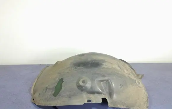 Front wheel arch liner splash guards