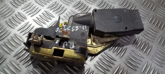 Mitsubishi Carisma Front door lock