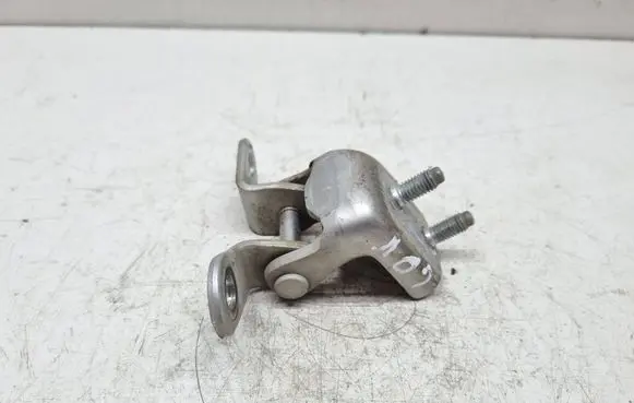 Toyota RAV 4 (XA20) Rear door upper hinge
