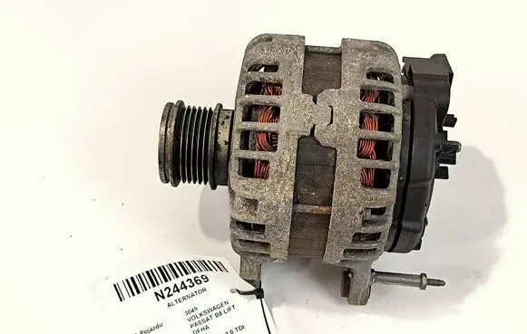 Volkswagen PASSAT B8 Generator/alternator 04L903024T