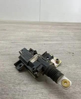 Chrysler PT Cruiser Central locking motor 05067139AB