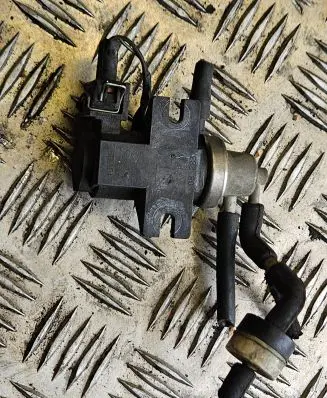 Volkswagen Golf IV Turbo solenoid valve 72190375 08T316