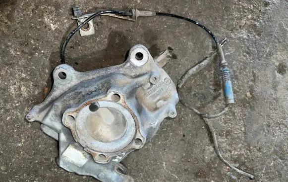 BMW 5 E39 Front wheel hub 1092854