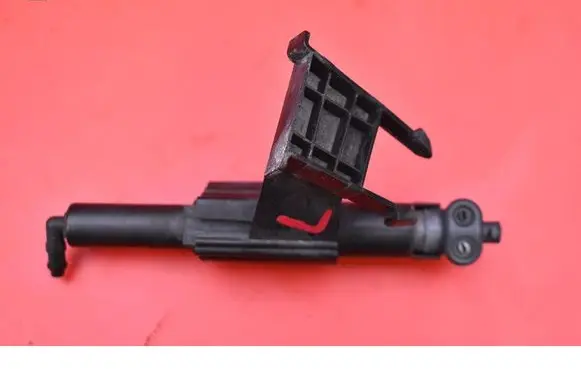 Ford Focus Windshield washer spray nozzle BM51-13L015-AC