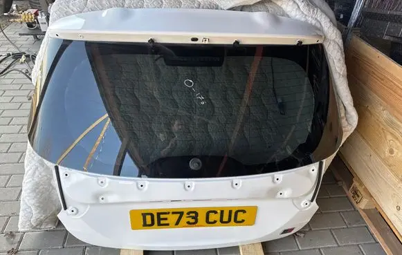Toyota Yaris XP210 Tailgate/trunk/boot lid DE73CUC