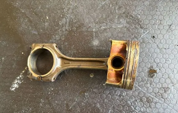 Volvo XC90 Piston with connecting rod 084200