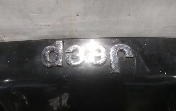 Jeep Grand Cherokee (WK) Manufacturer badge logo/emblem 