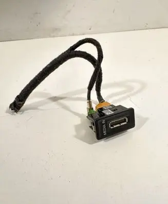 Volkswagen Golf Sportsvan USB socket connector 5G0035222A