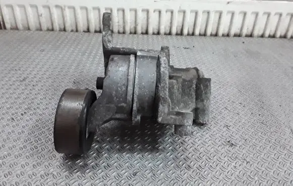 KIA Sorento Generator/alternator belt tensioner