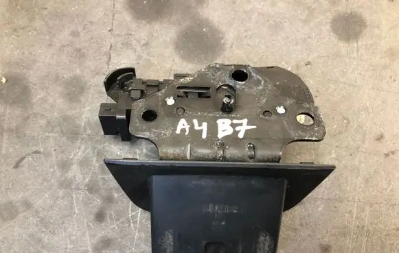 Audi A4 S4 B7 8E 8H Tailgate/trunk/boot lock/catch/latch 8P4827505C