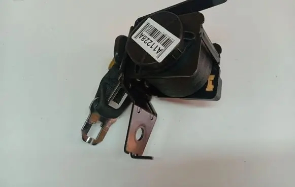 Hyundai Sonata Middle seatbelt (rear) 041208