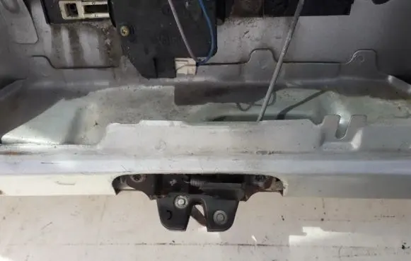 Peugeot 206 Tailgate/trunk/boot lock/catch/latch