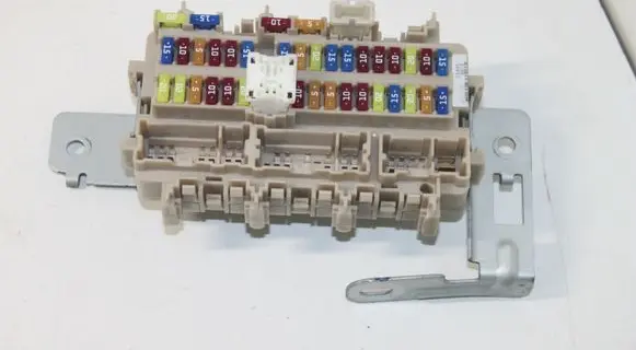 Nissan X-Trail T32 Fuse module