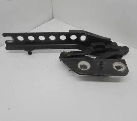 Engine bonnet/hood hinges