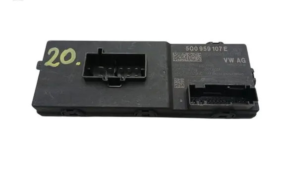 Volkswagen PASSAT B8 Tailgate/trunk control unit/module 5Q0959107E
