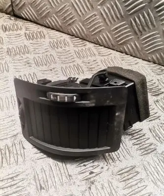 Skoda Octavia Mk2 (1Z) Dashboard side air vent grill/cover trim 1z0819702