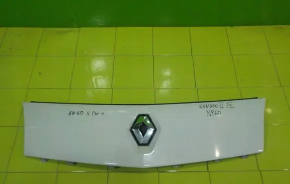 Renault Twingo II Front bumper upper radiator grill 8200625310 NP60