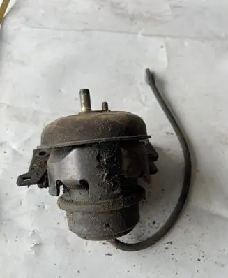 Engine mount bracket
