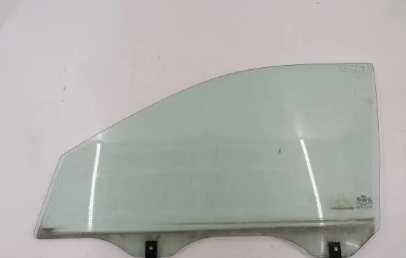 KIA Sportage Front door window glass four-door