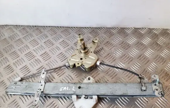 Rear door manual window regulator