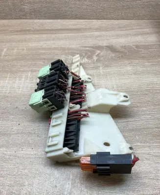 BMW 5 E39 Other relay 8371884