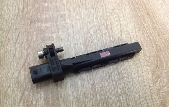 BMW 7 F01 F02 F03 F04 Crankshaft position sensor 7806782 25916010