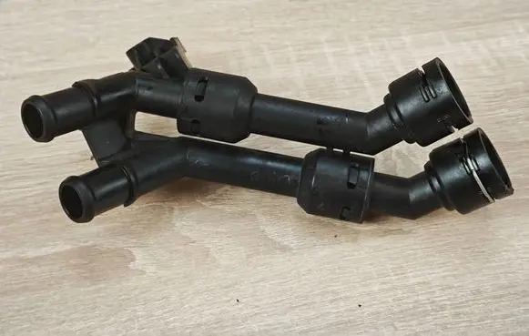 Audi A6 C7 Engine coolant pipe/hose 04L122157AC